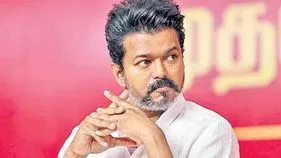 విజయ్‌ ఎన్నికల అఫిడవిట్లలో తేడాలు!