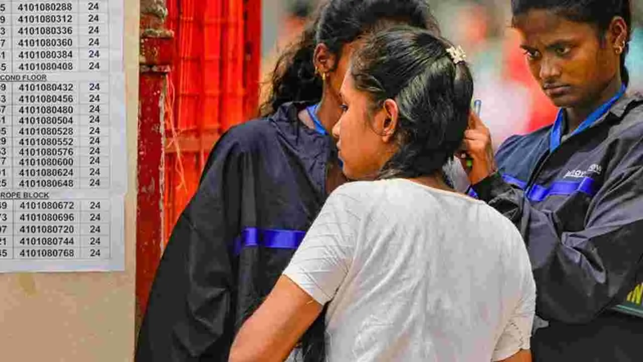 రీ-నీట్‌ను పారదర్శకంగా నిర్వహిస్తాం: కేంద్రం