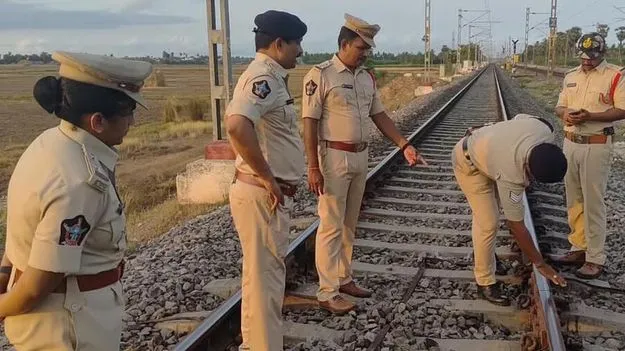 రైలు దొంగలపై పోలీసు కాల్పులు