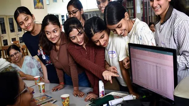 మార్కుల పరిశీలనకు 1.6లక్షల మంది దరఖాస్తు: సీబీఎస్‌ఈ