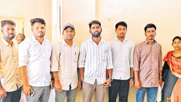 మా కష్టాన్ని రాజకీయం చేయొద్దు!