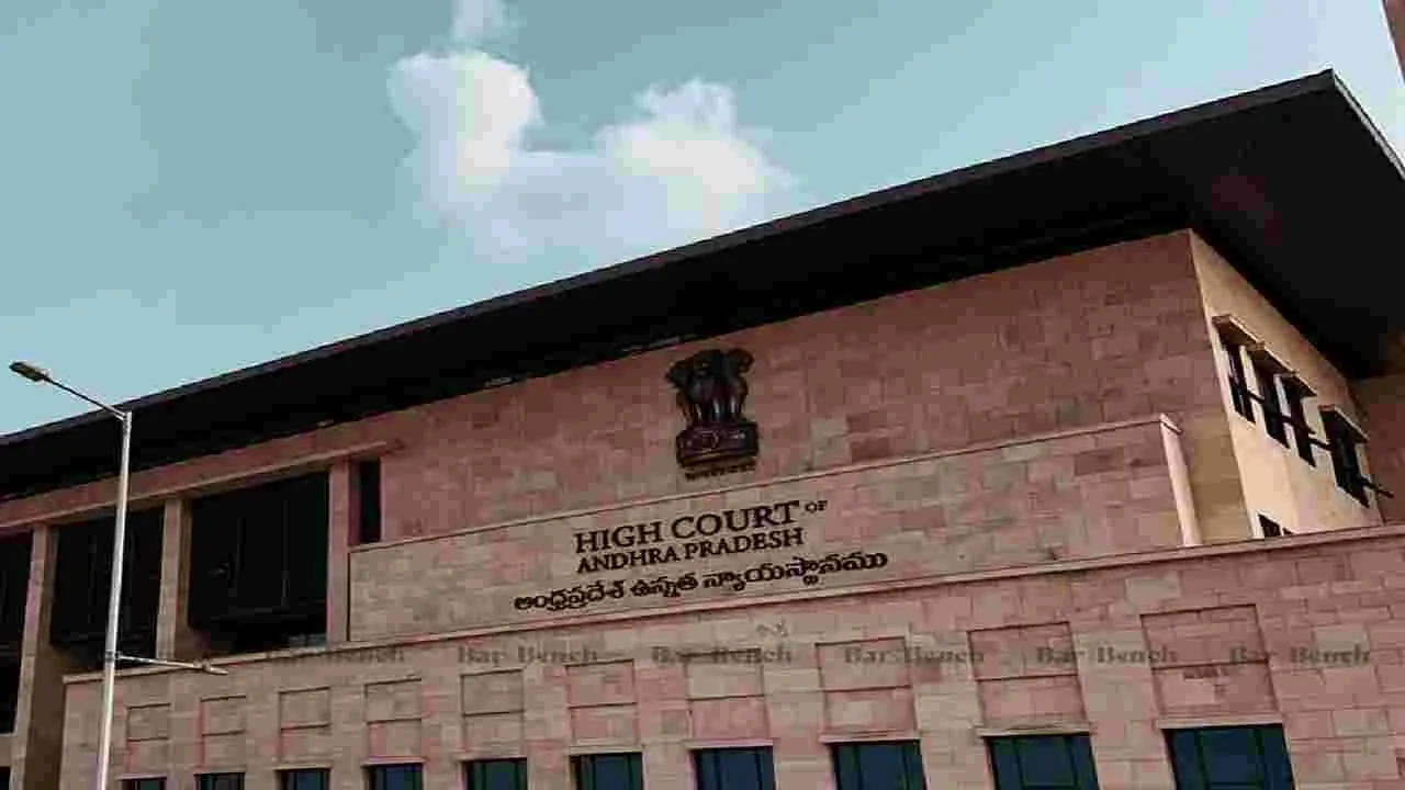 స్టేలతో నిలిచిన కేసులు ఎన్ని?