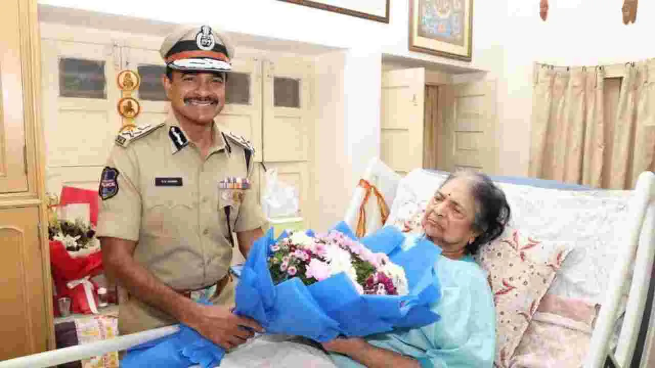 మా అమ్మ నన్ను డీజీపీగా చూసింది