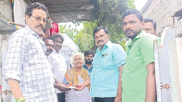 భర్త చనిపోయిన 40 రోజులకే వితంతు పెన్షన్‌