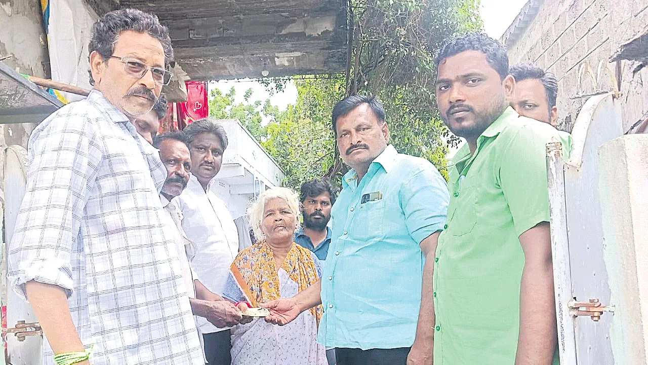 భర్త చనిపోయిన 40 రోజులకే వితంతు పెన్షన్‌