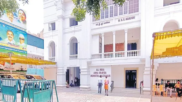 సర్కారుపై పోరులో అన్నాడీఎంకే వెనుకబాటు
