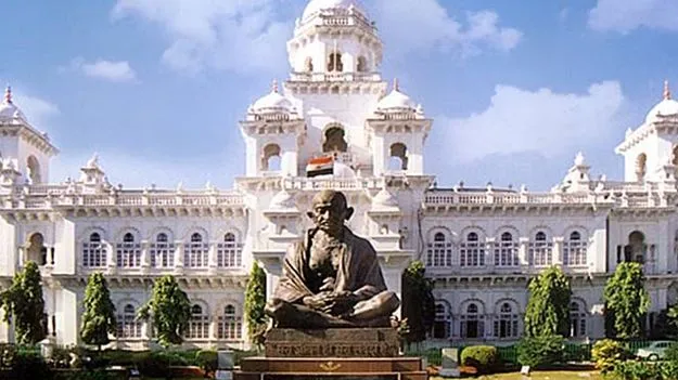 గాంధీని చంపిన గాడ్సేను పొగిడింది బీజేపీనే 