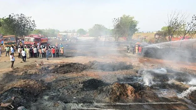 సెక్యూరిటీ గార్డే తగలబెట్టాడు!