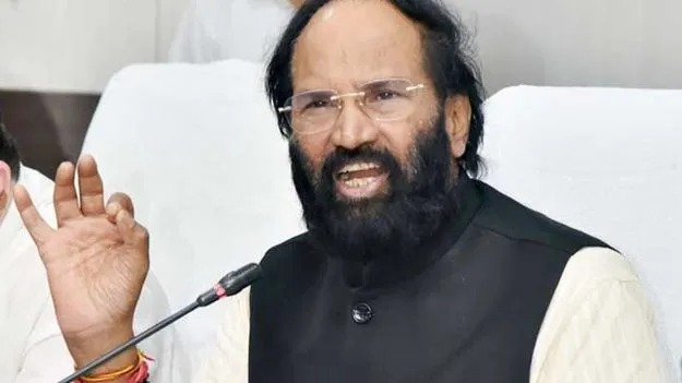 కమర్షియల్‌ గ్యాస్‌ ధర పెంచడం ప్రజలను మోసం చేయడమే: మంత్రి ఉత్తమ్‌ 