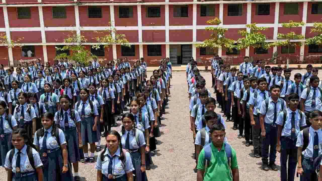 ఛత్తీస్‌గఢ్‌  స్కూళ్లలో మంత్రోచ్చారణ తప్పనిసరి