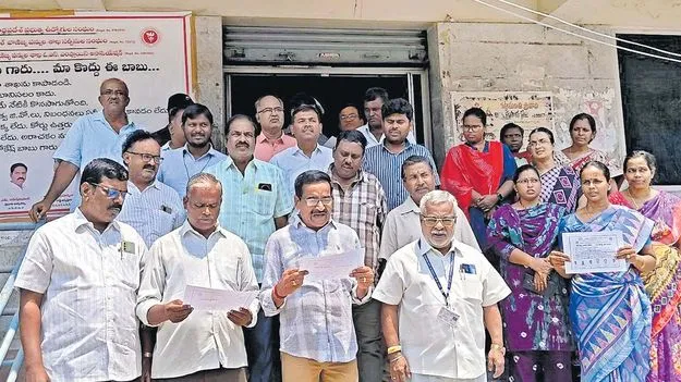 కమర్షియల్‌ ట్యాక్స్‌లో.. అహ్మద్‌బాబు వర్సెస్‌ ఉద్యోగులు