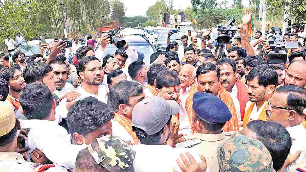 బీజేపీ సింగరేణి భరోసా యాత్రలో ఉద్రిక్తత