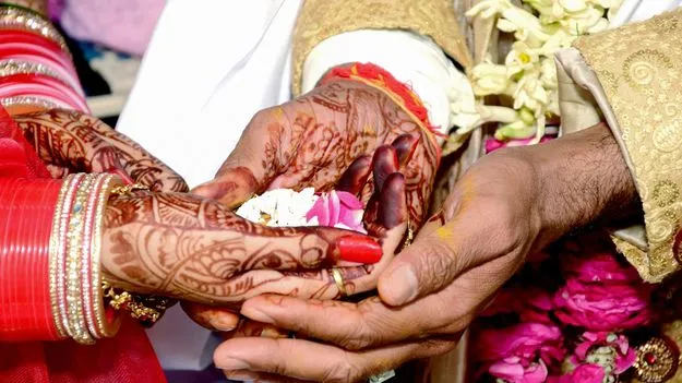 పడమటి పరిణయ రాగం