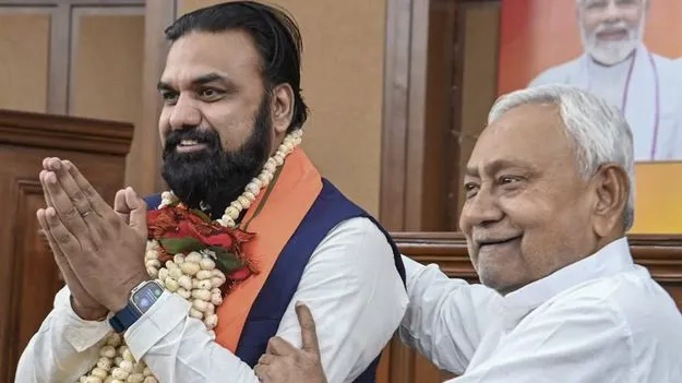 బిహార్‌లో తొలి బీజేపీ సీఎంగా..సమ్రాట్‌ చౌదరి ప్రమాణస్వీకారం