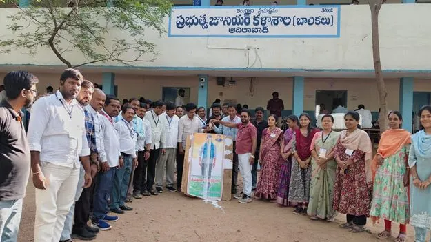 సీఎం చిత్రపటానికి క్షీరాభిషేకం 