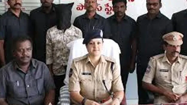 పగలు కూలీ.. రాత్రి దొంగ