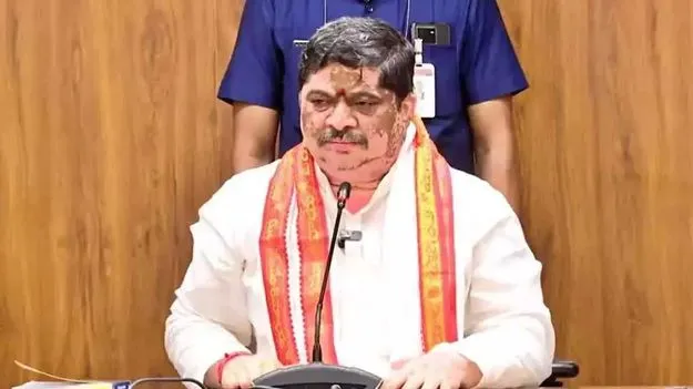 యాక్సిడెంట్‌ జరిగిన చోట..మృతుల ఫొటోల ప్రదర్శన