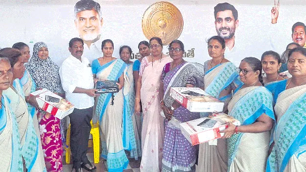 అంగన్‌వాడీల్లో చిన్నారులకు సకల వసతులు