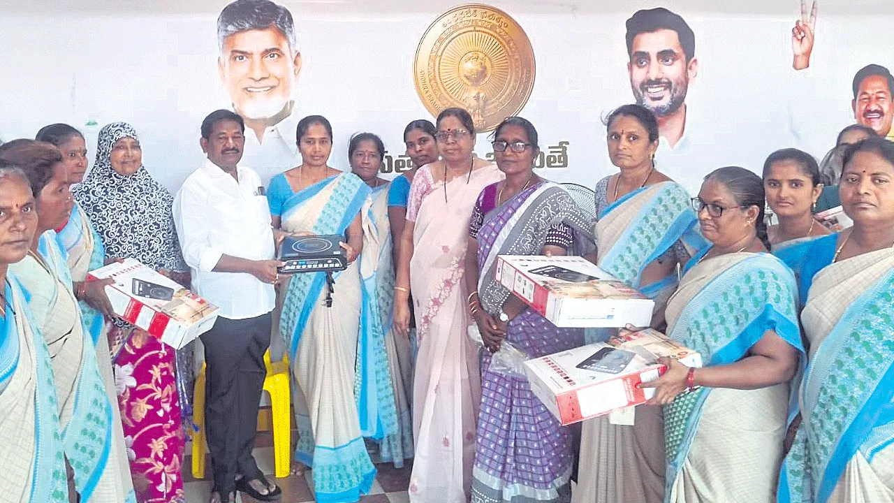 అంగన్‌వాడీల్లో చిన్నారులకు సకల వసతులు