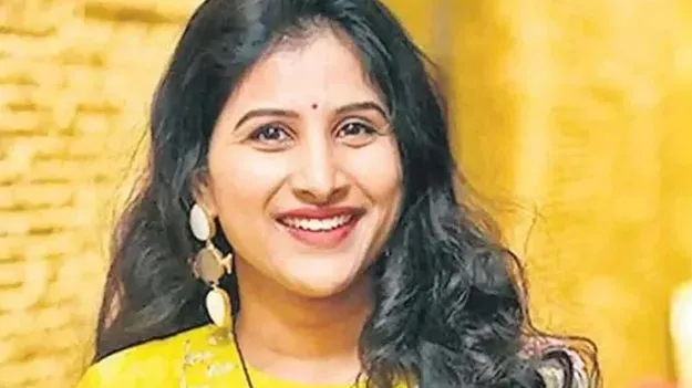 గాయని మంగ్లీపై కేసు