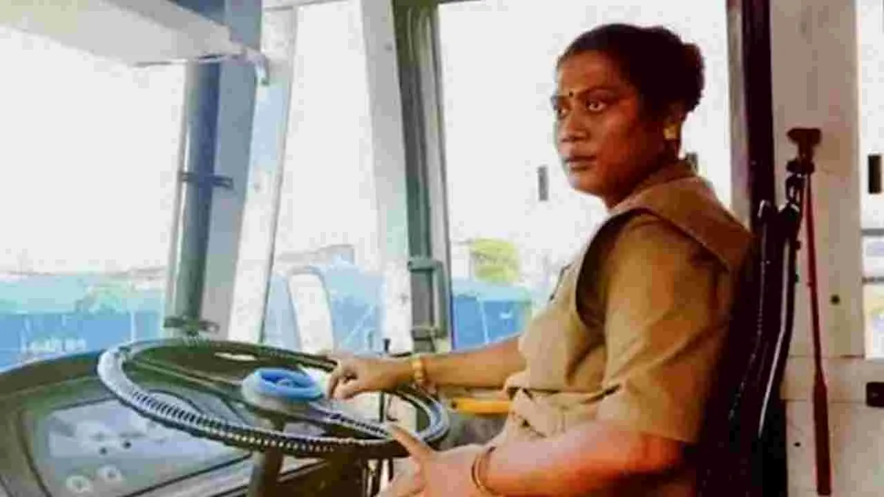 ప్రభుత్వ బస్సు డ్రైవర్‌గా హిజ్రా