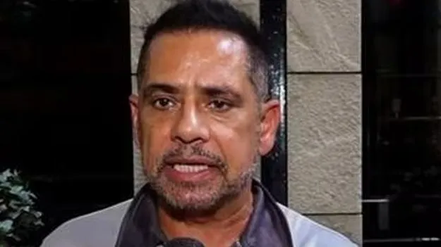 రాబర్ట్‌ వాద్రాకు ఢిల్లీ కోర్టు సమన్లు..