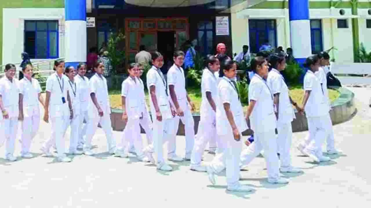 కొత్తగా 10 బీఎస్సీ నర్సింగ్‌ కాలేజీల ఏర్పాటు