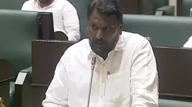 రెండున్నరేళ్లలో 4,944 మందికి విదేశీ విద్యానిధి 