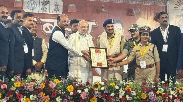 నక్సల్స్‌ రహిత సమాజ నిర్మాణమే లక్ష్యం: షా