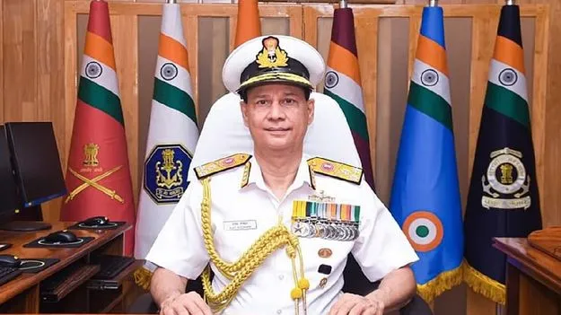 నేవీ వైస్‌ చీఫ్‌గా అజయ్‌ కొచ్చర్‌ బాధ్యతలు