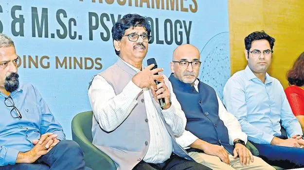 ఎస్‌ఆర్‌ఎం యూనివర్సిటీలో పీజీ కొత్త కోర్సులు