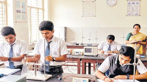 ఇంటర్‌ ఫస్టియర్‌లోనూ ప్రాక్టికల్స్‌