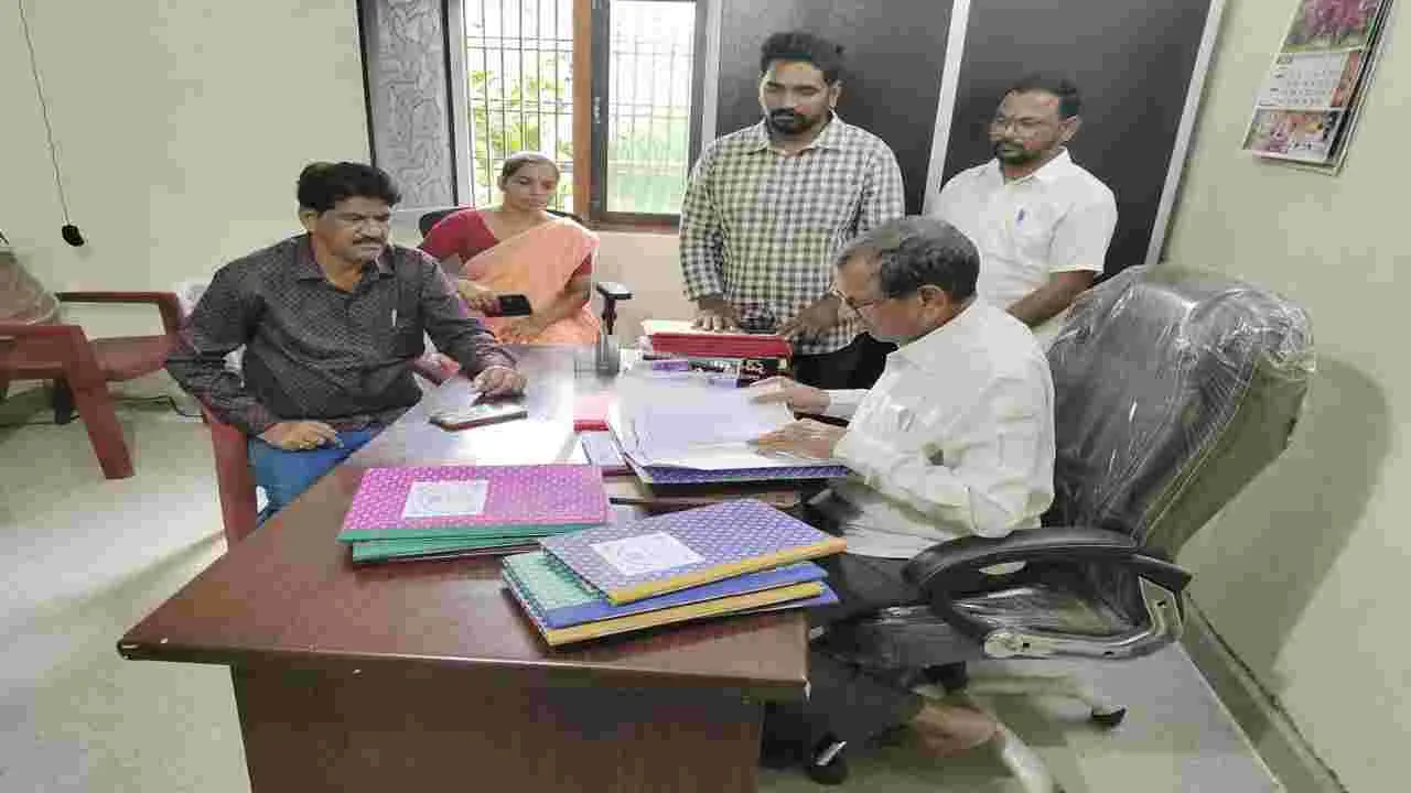 పారిశుధ్య పనులపై ప్రత్యేక దృష్టి పెట్టాలి