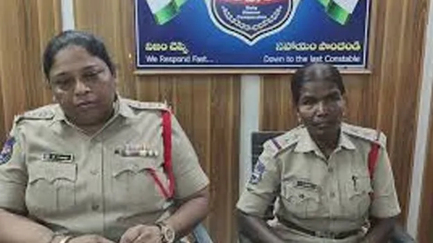 ఏసీబీ వలలో మహిళా సీఐ, ఎస్‌ఐ