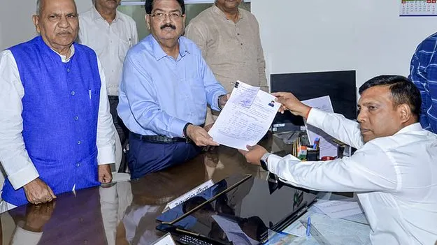 కాంగ్రెస్‌ నిరసన నడుమ నత్వానీ నామినేషన్‌కు ఆమోదం 