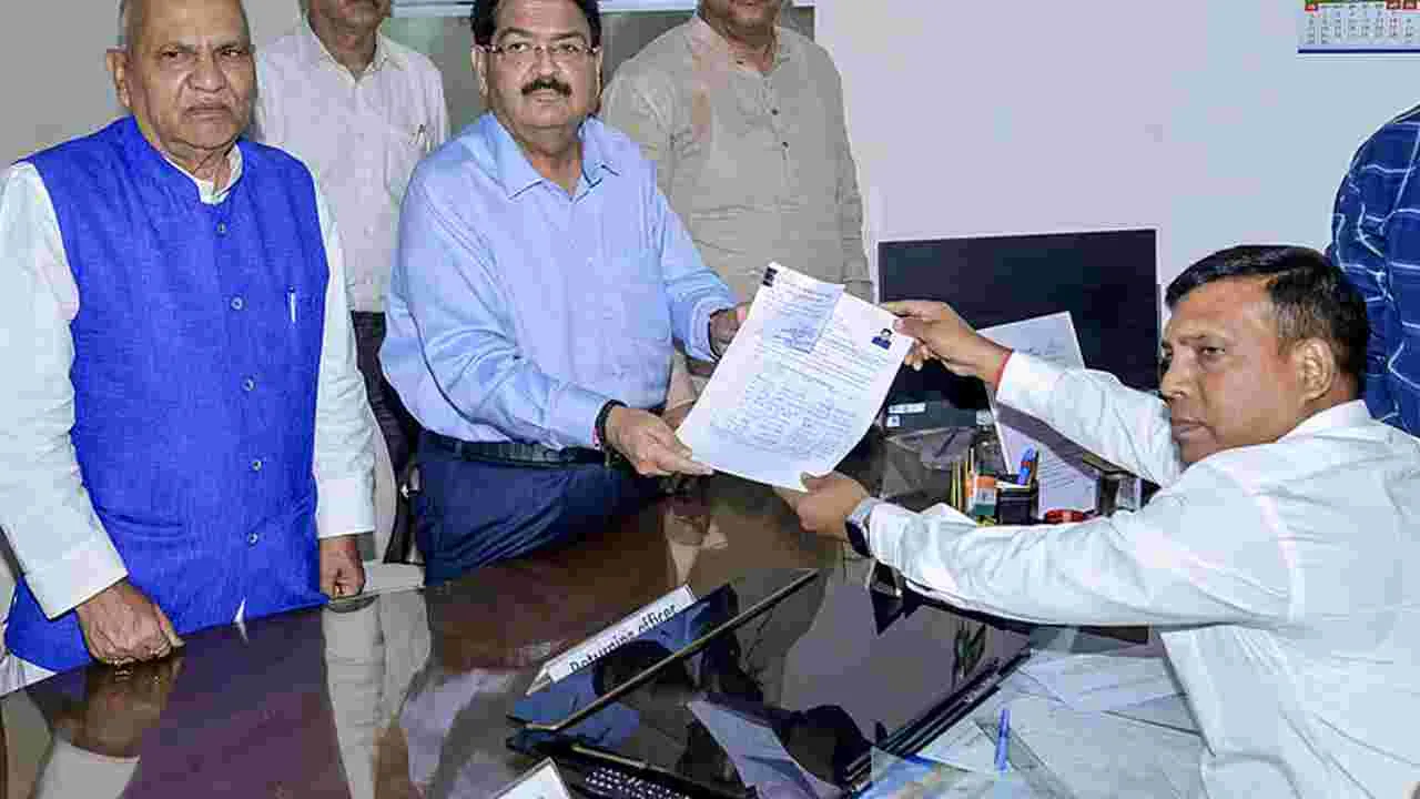 కాంగ్రెస్‌ నిరసన నడుమ నత్వానీ నామినేషన్‌కు ఆమోదం