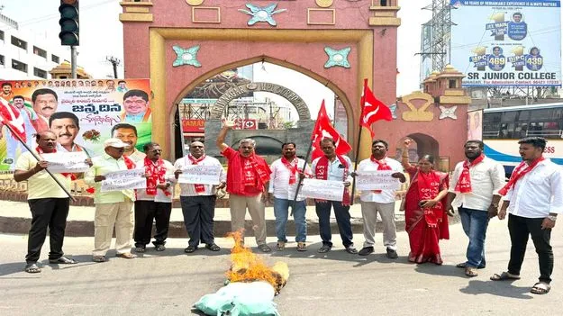 పెట్రోల్‌ ధరల పెంపుతో సామాన్యులపై భారం