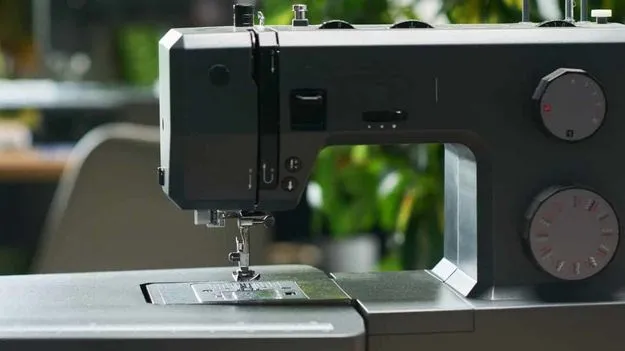 నియోజకవర్గానికి 1000 కుట్టుమిషన్లు