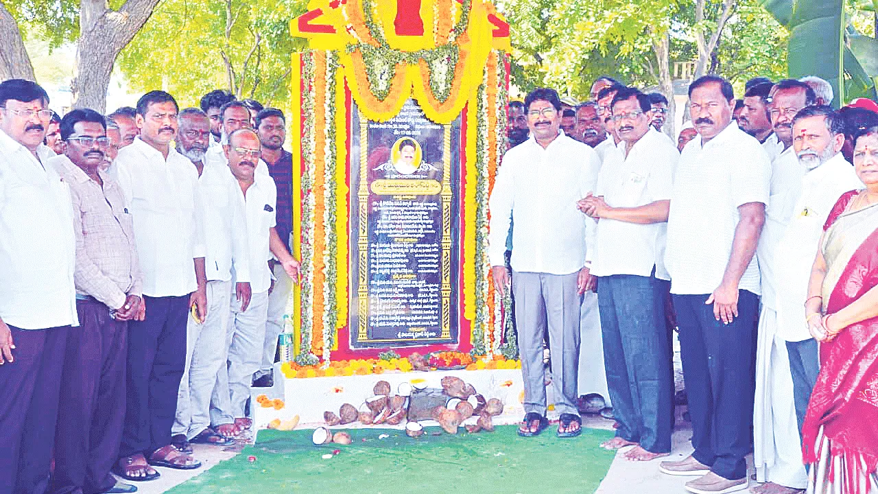 గ్రామాలలో వసతుల కల్పనే లక్ష్యం 