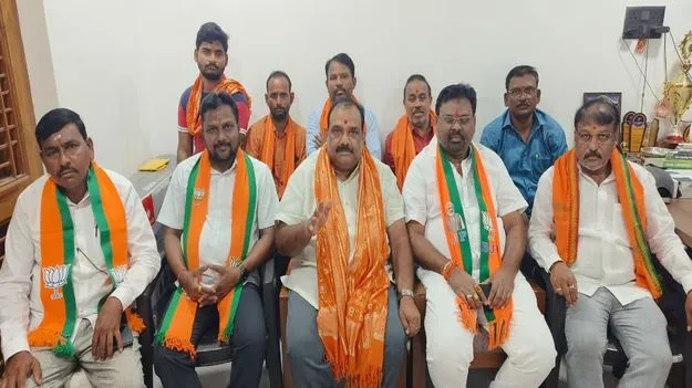 బాల్క సుమన్‌ క్షమాపణ చెప్పాలి 