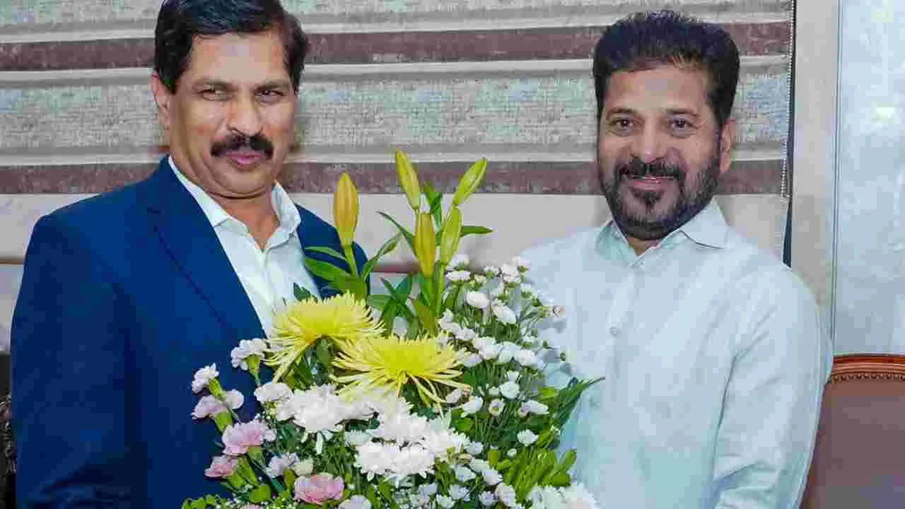 సీఎం రేవంత్‌తో ఏపీ-తెలంగాణ ఐటీ ప్రిన్సిపల్‌ చీఫ్‌ కమిషనర్‌ భేటీ