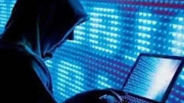 ‘ఆన్‌లైన్‌’ పేరిట.. ‘నగదు’ దొంగ!