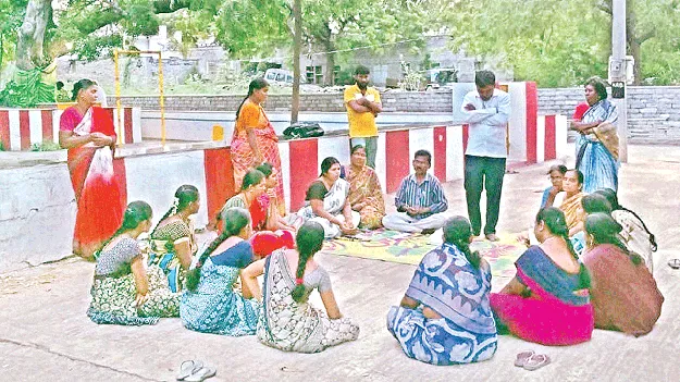 ఆరు బయటే సమావేశం