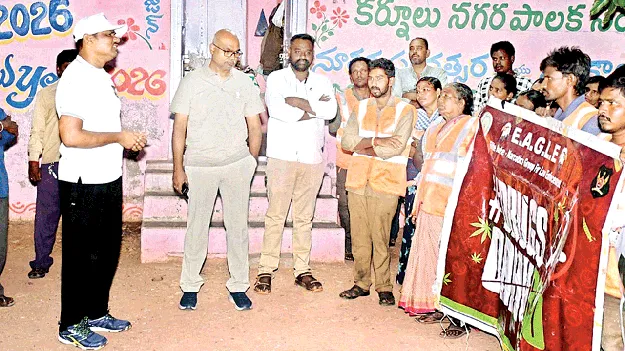 పారిశుధ్య కార్మికులు అప్రమత్తంగా ఉండాలి 