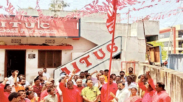 మే డే స్ఫూర్తితో పోరాడుదాం