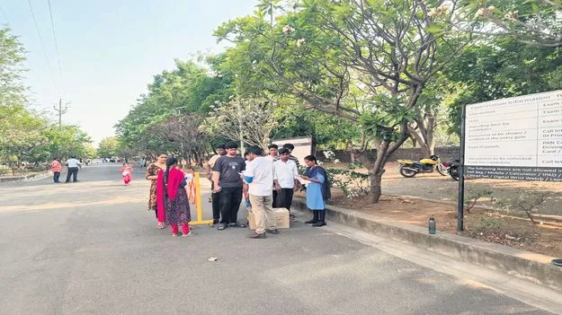 ప్రశాంతంగా జేఈఈ అడ్వాన్స్‌డ్‌ పరీక్షలు