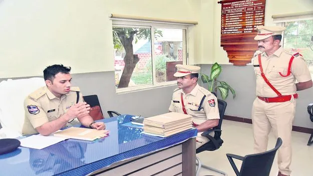 సమస్యలు త్వరగా పరిష్కరించాలి