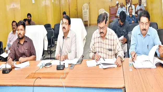  రెవెన్యూ సమస్యల పరిష్కారంలో జాప్యం వద్దు 