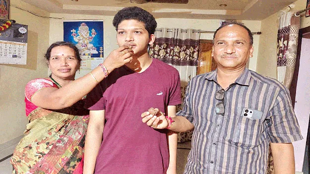 Jashwanth Naidu secures first rank. జశ్వంత్‌నాయుడుకు ఫస్ట్‌ ర్యాంకు 