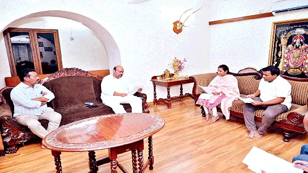 సిరిమానోత్సవాలకు సౌకర్యాలు కల్పించండి